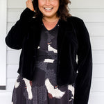 Black velvet jacket by Maiocchi – statement layer for day-to-night styling