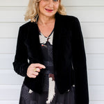 Maiocchi Perfect Velvet Blazer in black – luxe cropped jacket with tailored fit
