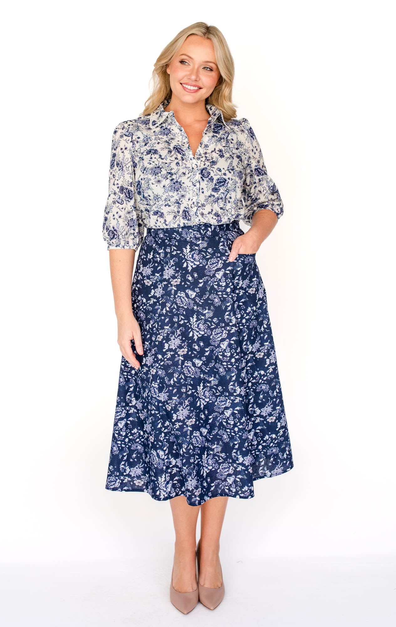 Maiocchi's Bella Skirt in navy swoon, featuring an a-line shape & pockets.