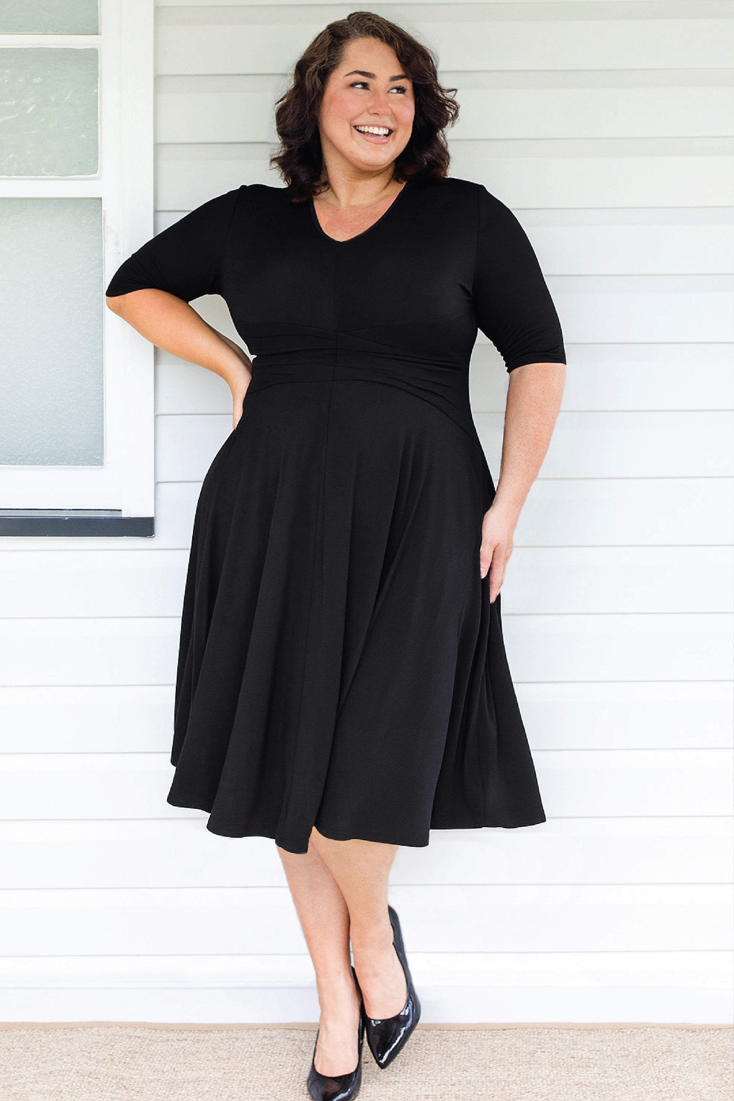 Maiocchi Cleo Dress in black – flattering hourglass silhouette with curved panels and full skirt