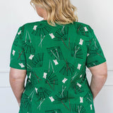 Holiday Tee V Neck in lucky cat green
