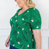 Holiday Tee V Neck in lucky cat green