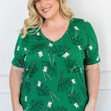 Holiday Tee V Neck in lucky cat green