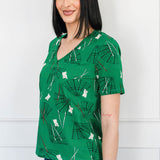 Holiday Tee V Neck in lucky cat green
