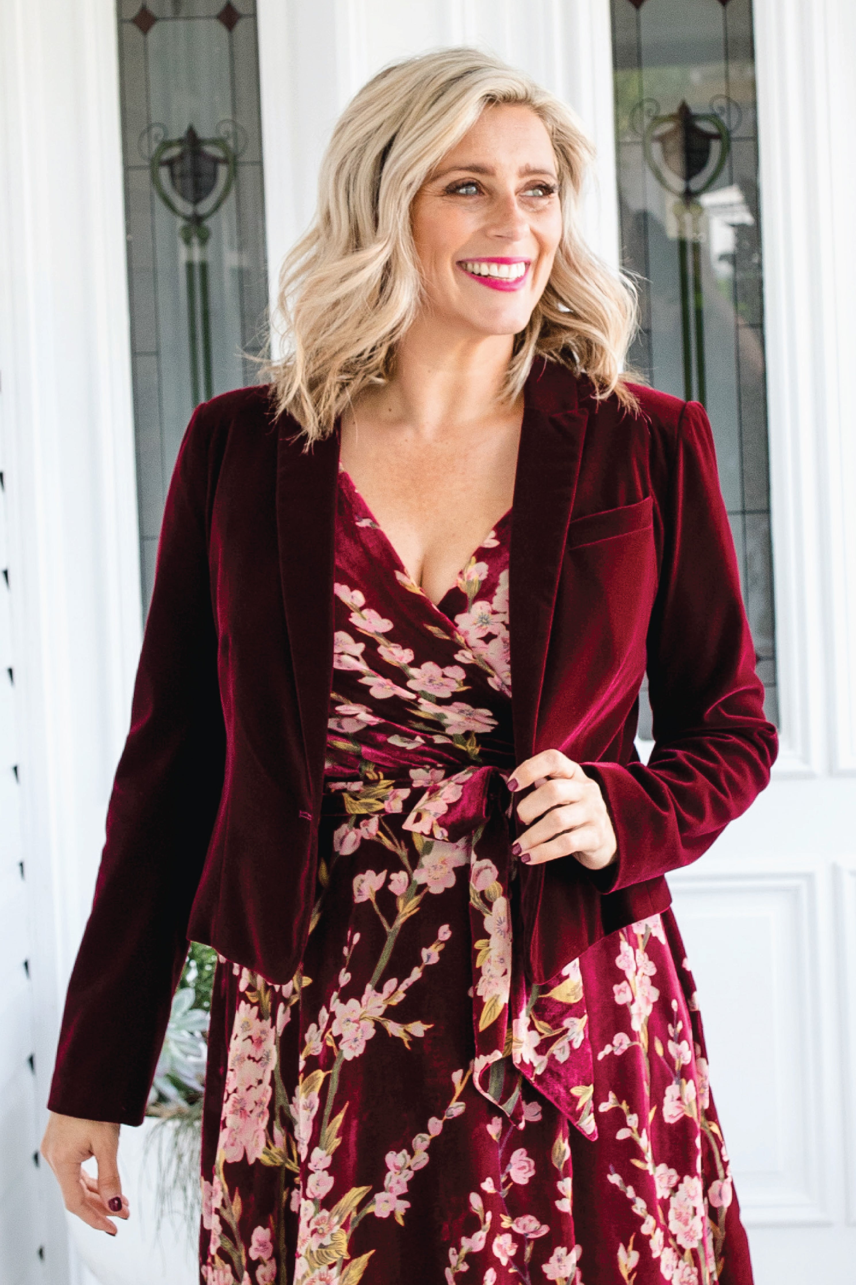Maiocchi Perfect Velvet Blazer in wine – luxurious cropped velvet jacket