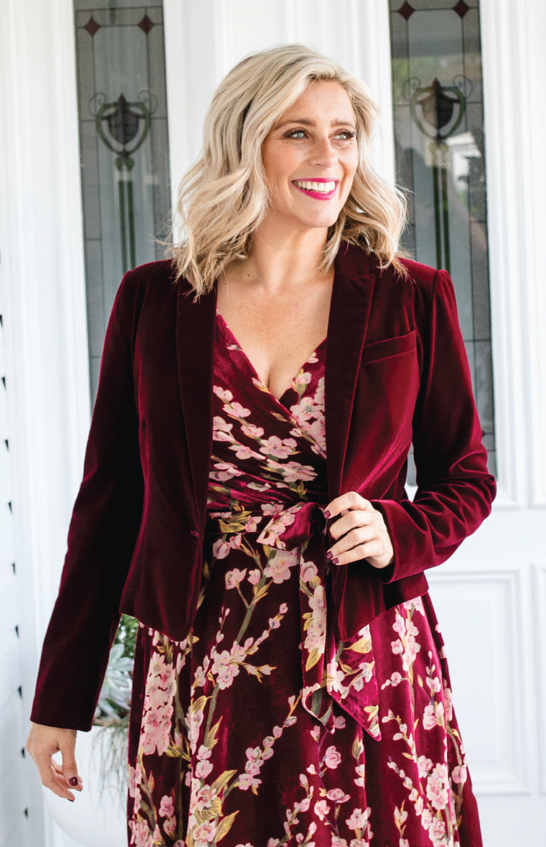 Maiocchi Perfect Velvet Blazer in wine – luxurious cropped velvet jacket