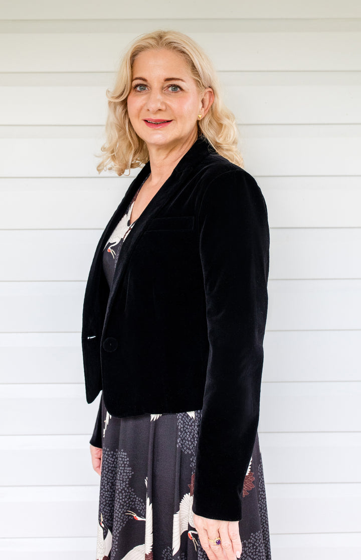 Perfect Velvet Blazer in black