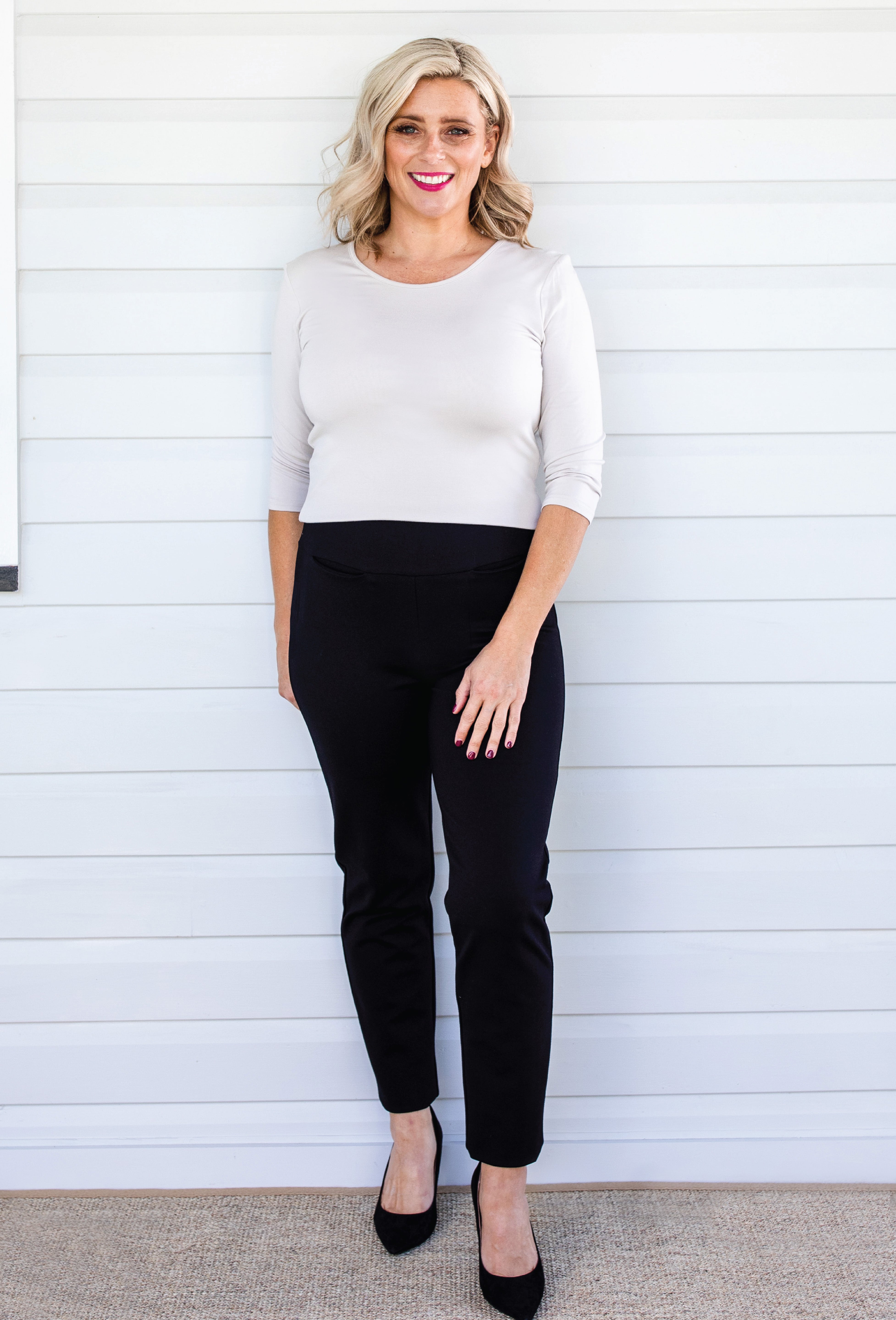 Perfect Ponte Pant in black - streamlined silhouette