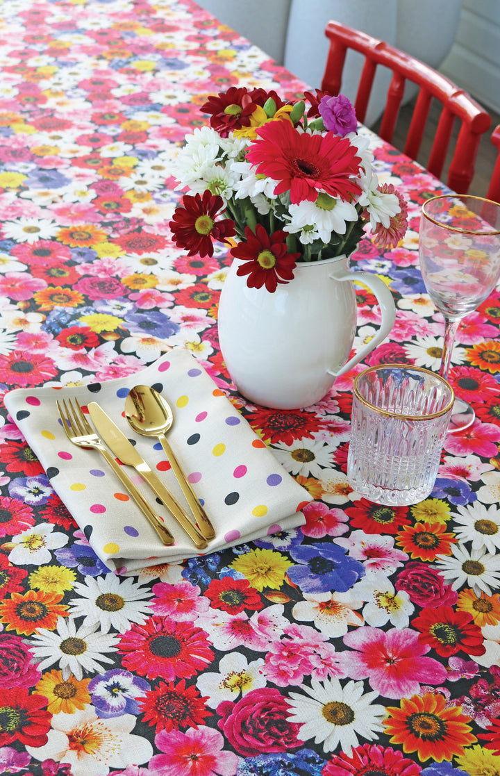 Tablecloth Large in garden party