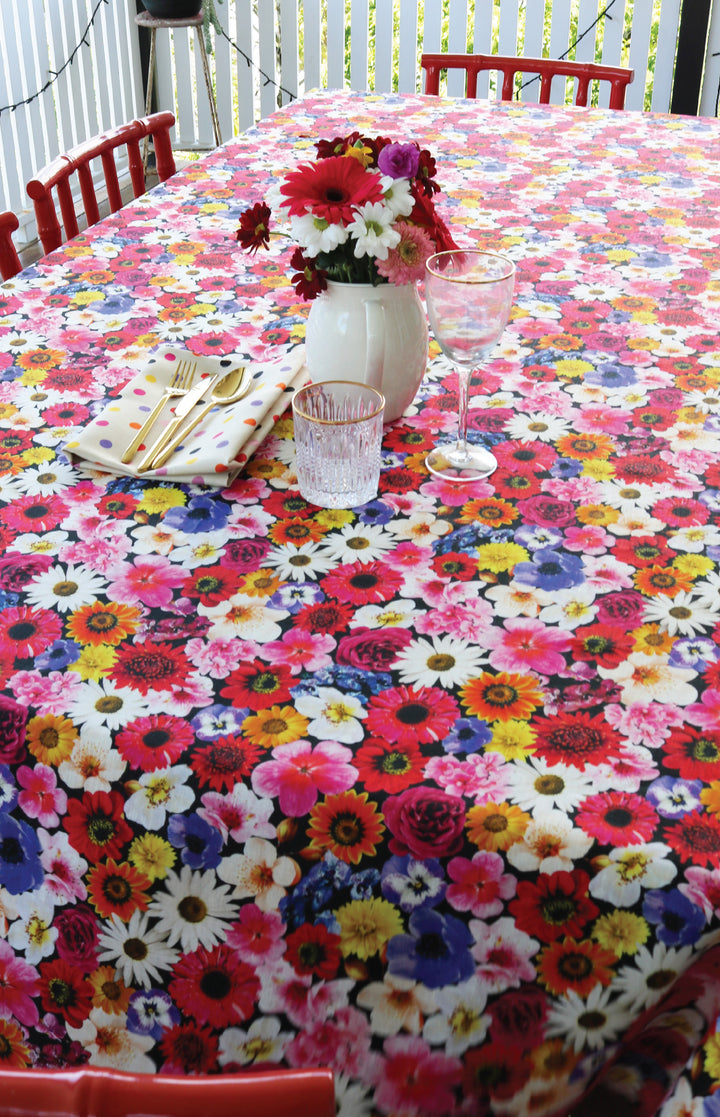 Tablecloth Large in garden party