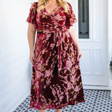 Model in Violet Dress blossom wine – A‑line fit with floaty sleeves