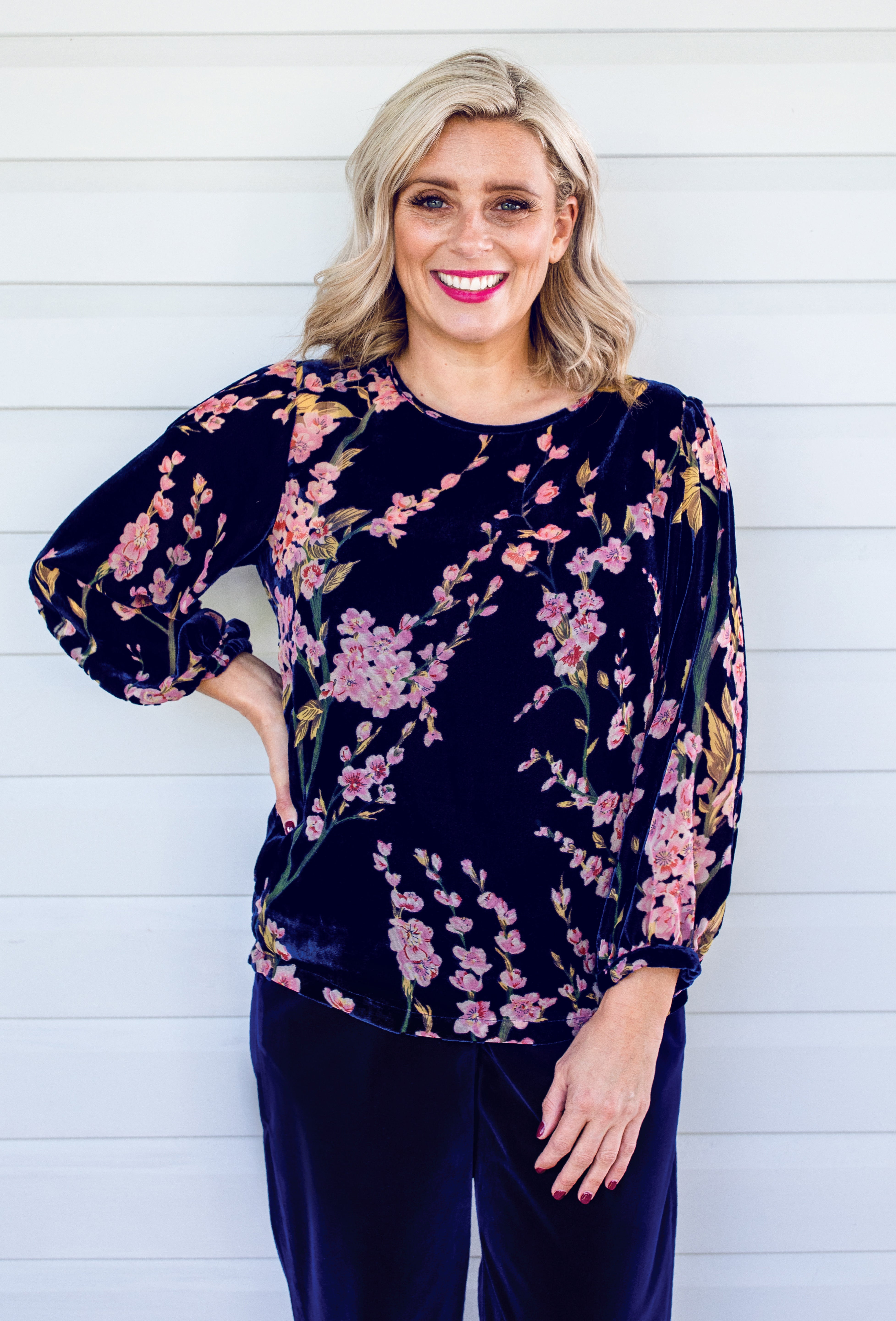 Maiocchi Velvet Violet Top in Blossom Blue print – stylish and versatile.