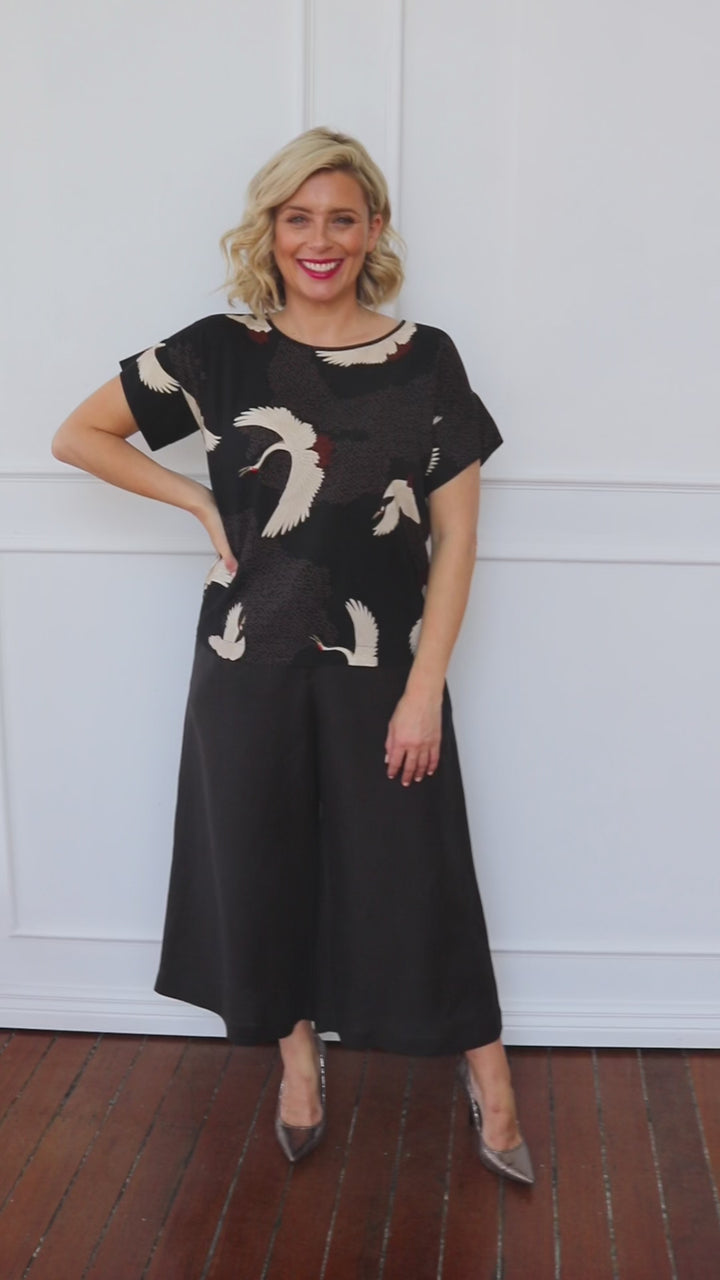 PRE-ORDER Poppy Top in poetry in motion black